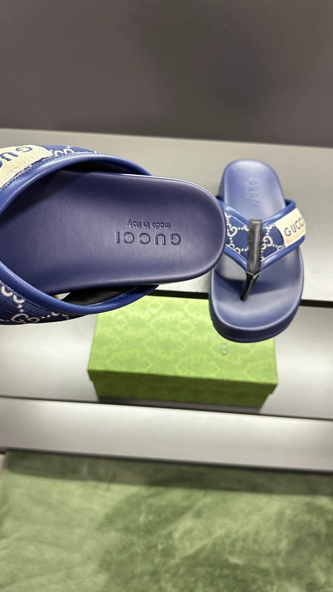 [G Family Couple Style] P: 300💰Female size 36~40 Men's size 39~45, (46. Custom-made Unisex GG slippers This slipper is made of GG polyester fiber and is decorated with a Gucci label on the front, adding a striking logo feel to the style. Beige GG recycled polyester fiber Unisex leather trim "Gucci Made in Italy" embroidered label Rubber sole Flat Made in Italy